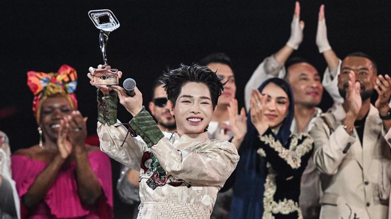 [動画] ベトナム代表が「Phu Dong Thien Vuong」の歌でIntervision 2025チャンピオンシップに優勝 - 写真1。