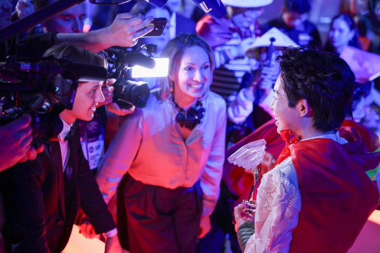 [動画] ベトナム代表が「Phu Dong Thien Vuong」の曲でIntervision 2025優勝 - 写真4。