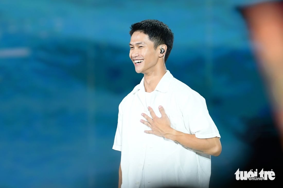 Vũ. khóc, Nguyễn Hùng tim muốn nảy ra khỏi lồng ngực khi hát hit Còn gì đẹp hơn ở V Fest - Ảnh 19.