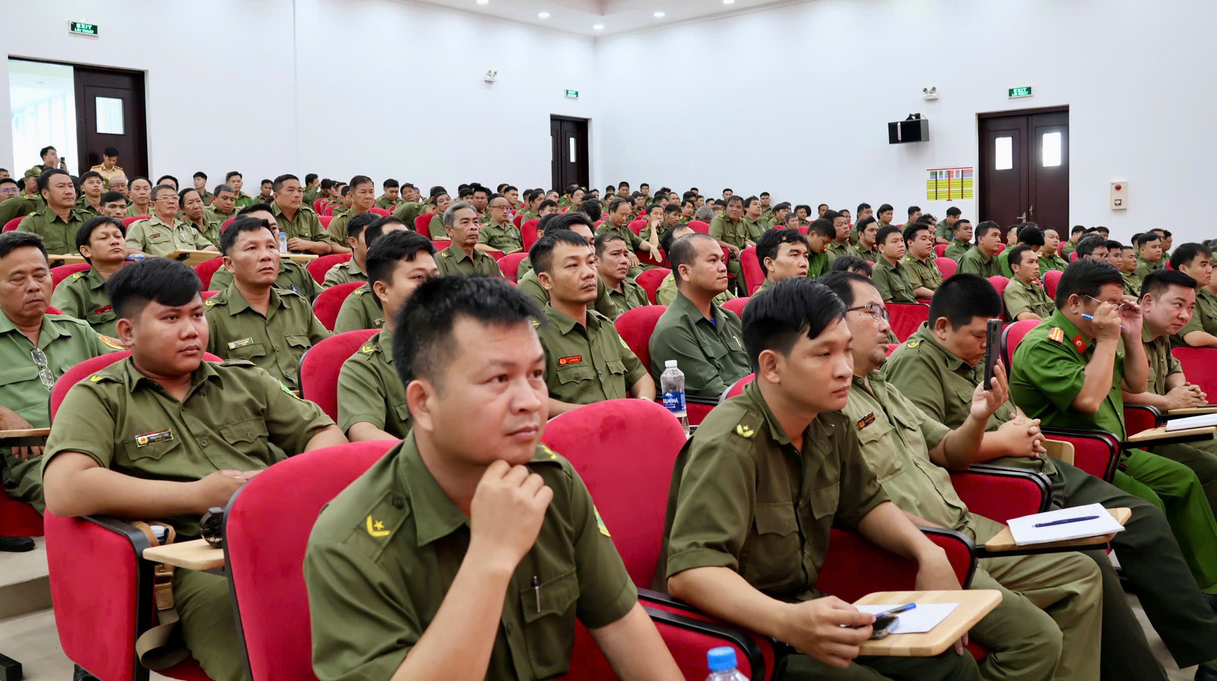 Công an xã ở TP.HCM sẽ tham gia điều tiết, xử lý vi phạm cùng CSGT- Ảnh 1.