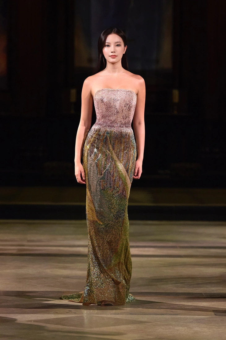 Nhà thiết kế Trần Hùng trình làng bộ sưu tập thứ 14 tại London Fashion Week - Ảnh 5.