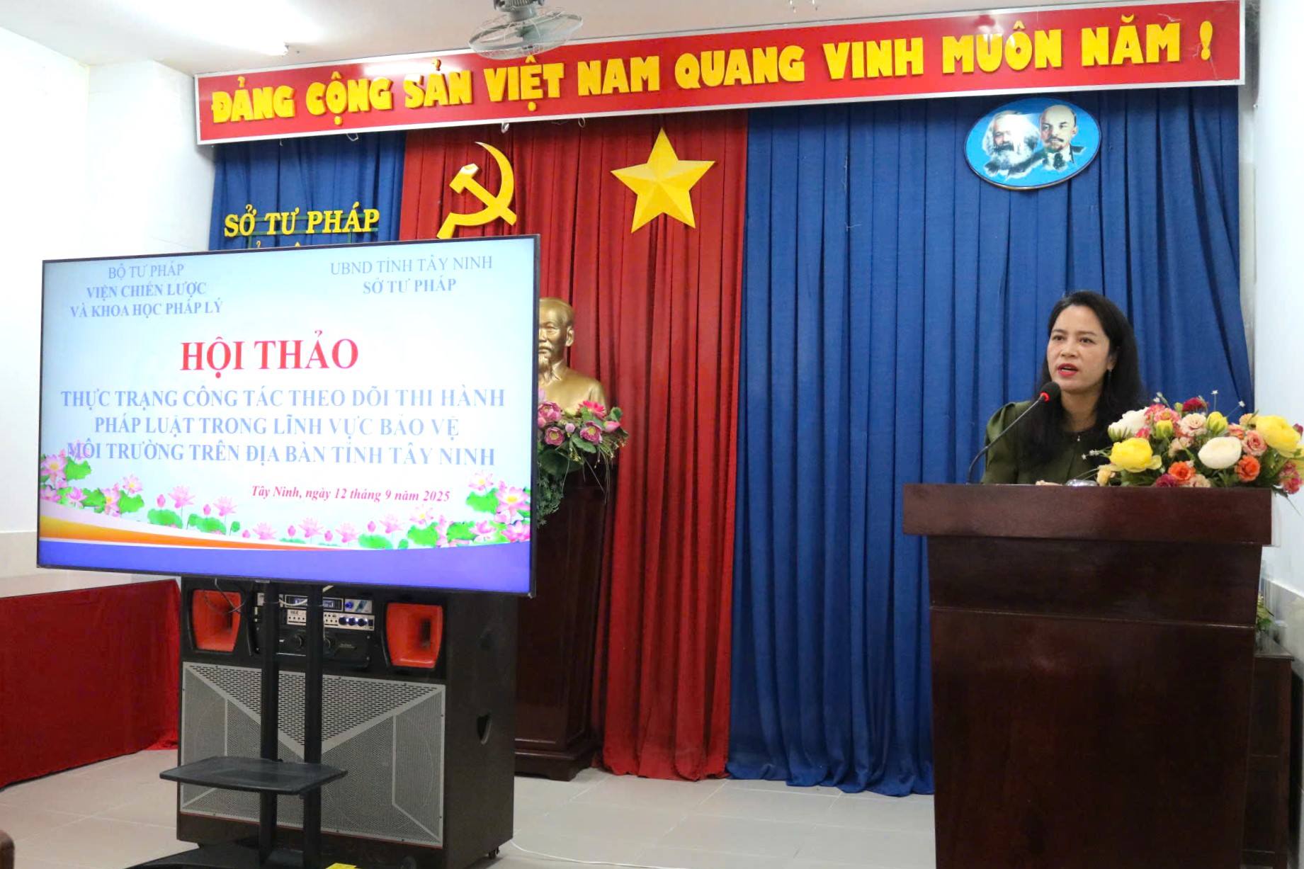 អង់គ្លេស៖ ព័ត៌មាន
