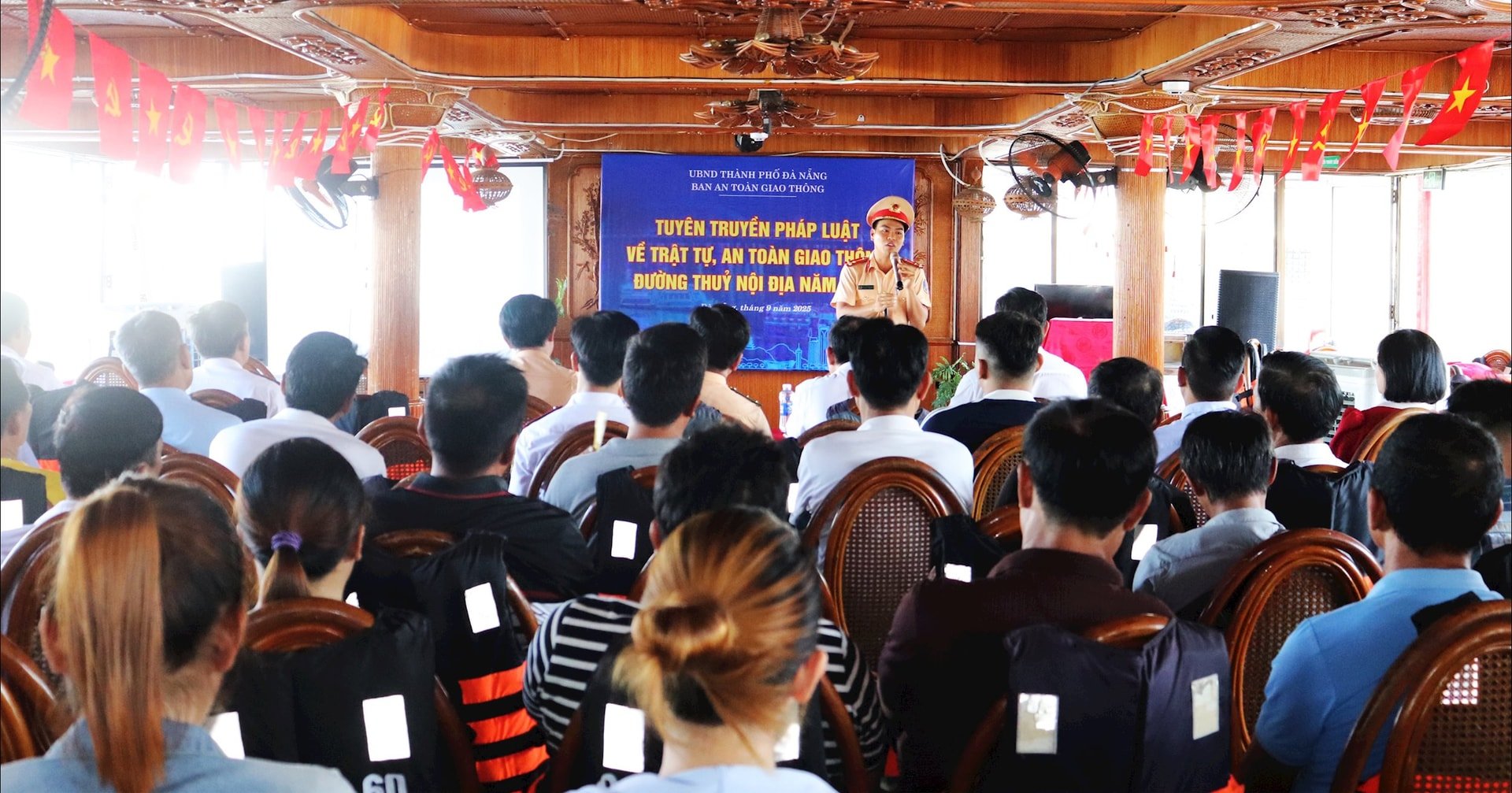 នាយកដ្ឋាននគរបាលចរាចរណ៍