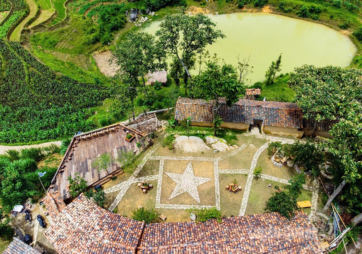 Khu trung tâm Thèn Pả với điểm nhấn ngôi sao đá đặc sắc.