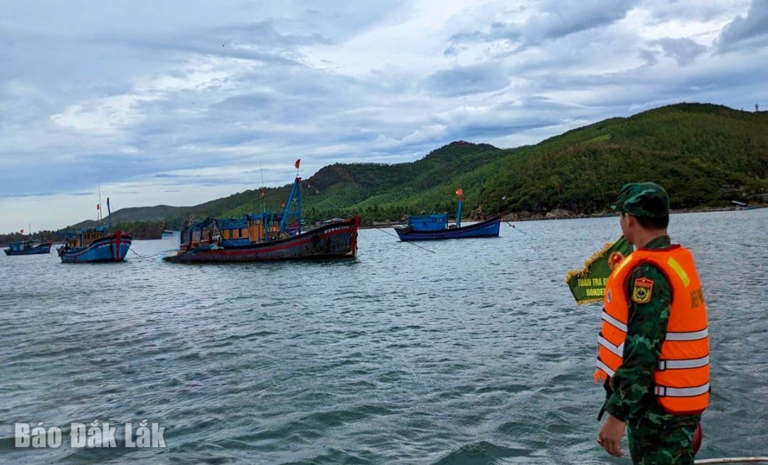 ឆ្មាំ​ព្រំដែន​អំពាវនាវ​អ្នក​នេសាទ​កុំ​ចេញ​ទៅ​សមុទ្រ​ក្នុង​ពេល​គ្រោះថ្នាក់។