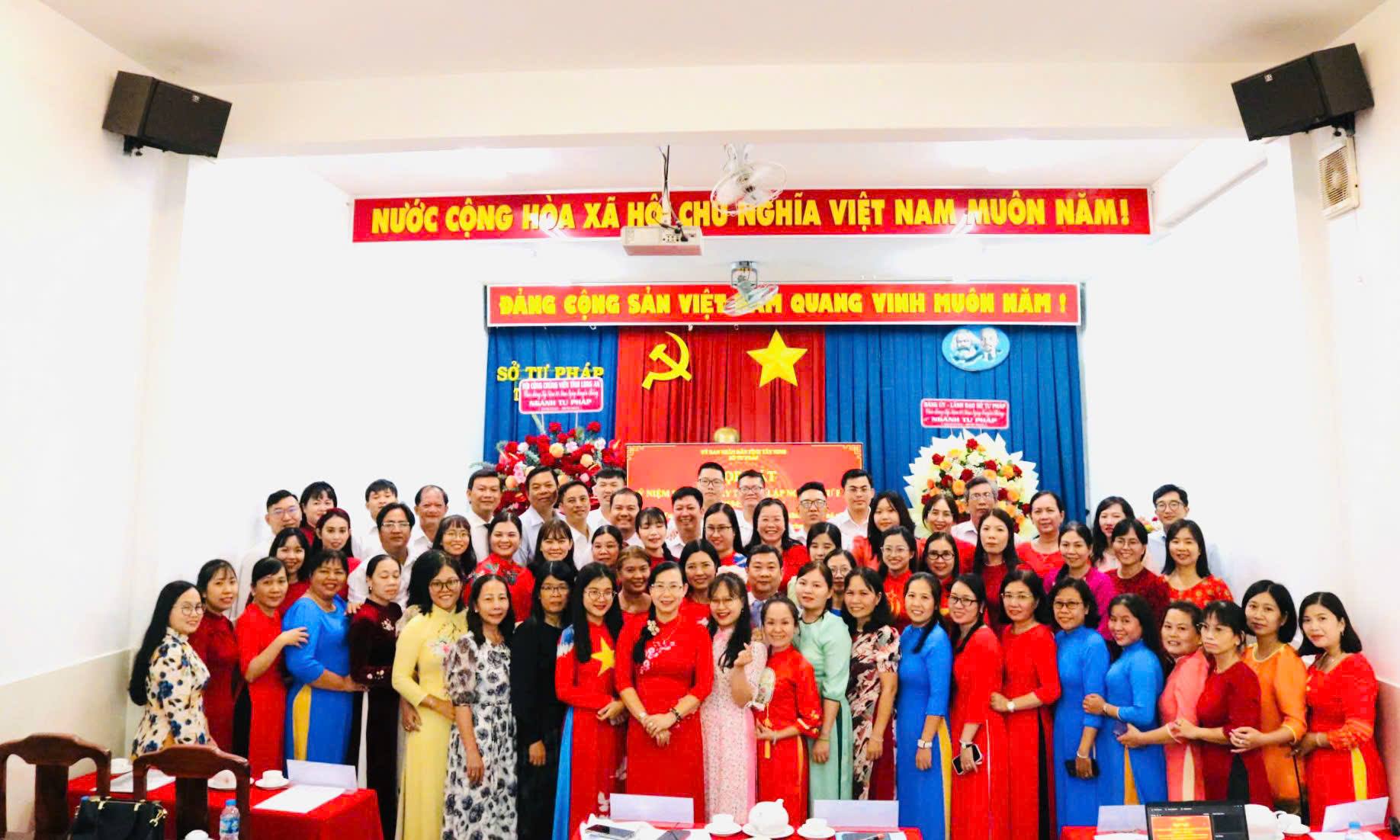 អង់គ្លេស៖ ព័ត៌មាន