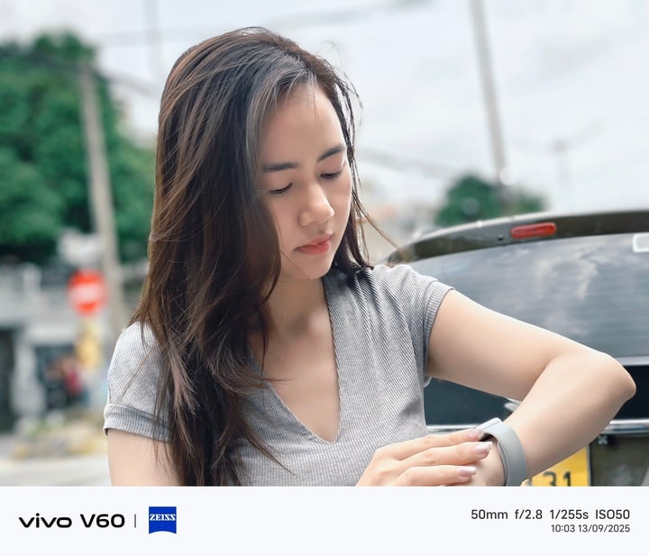 ការថតរូបបែប Portrait គឺជាកម្លាំងរបស់ vivo V60 5G ដែលមានប្រវែងប្រសព្វ 5 ខុសៗគ្នា ពិសេសសម្រាប់ស្ថានភាពនីមួយៗ។