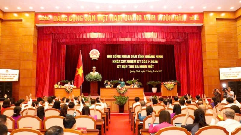 کوانگ نین صوبے کی عوامی کونسل کے 31ویں اجلاس کا منظر، مدت XIV، 2021-2026۔