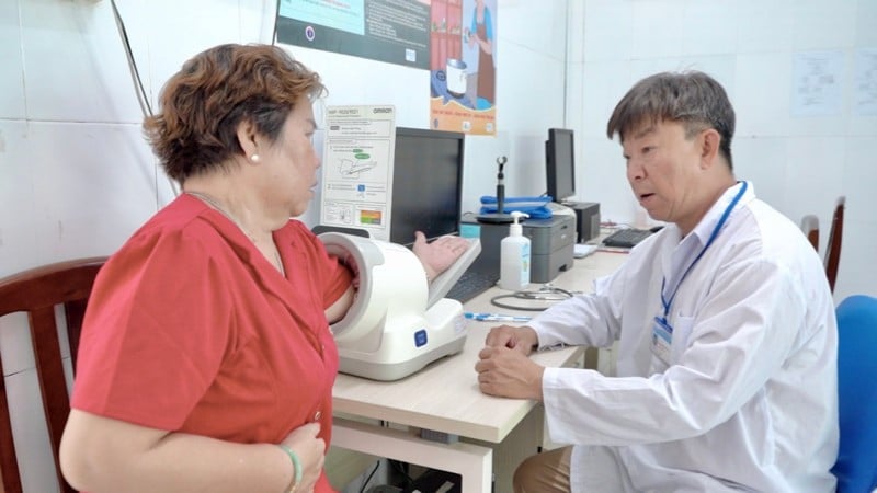 Health check-up for the elderly at Thanh An Commune Health Station.