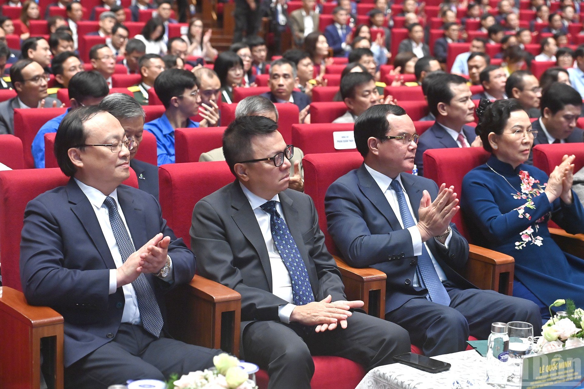 ndo_br_a7-bnd-7492.jpg