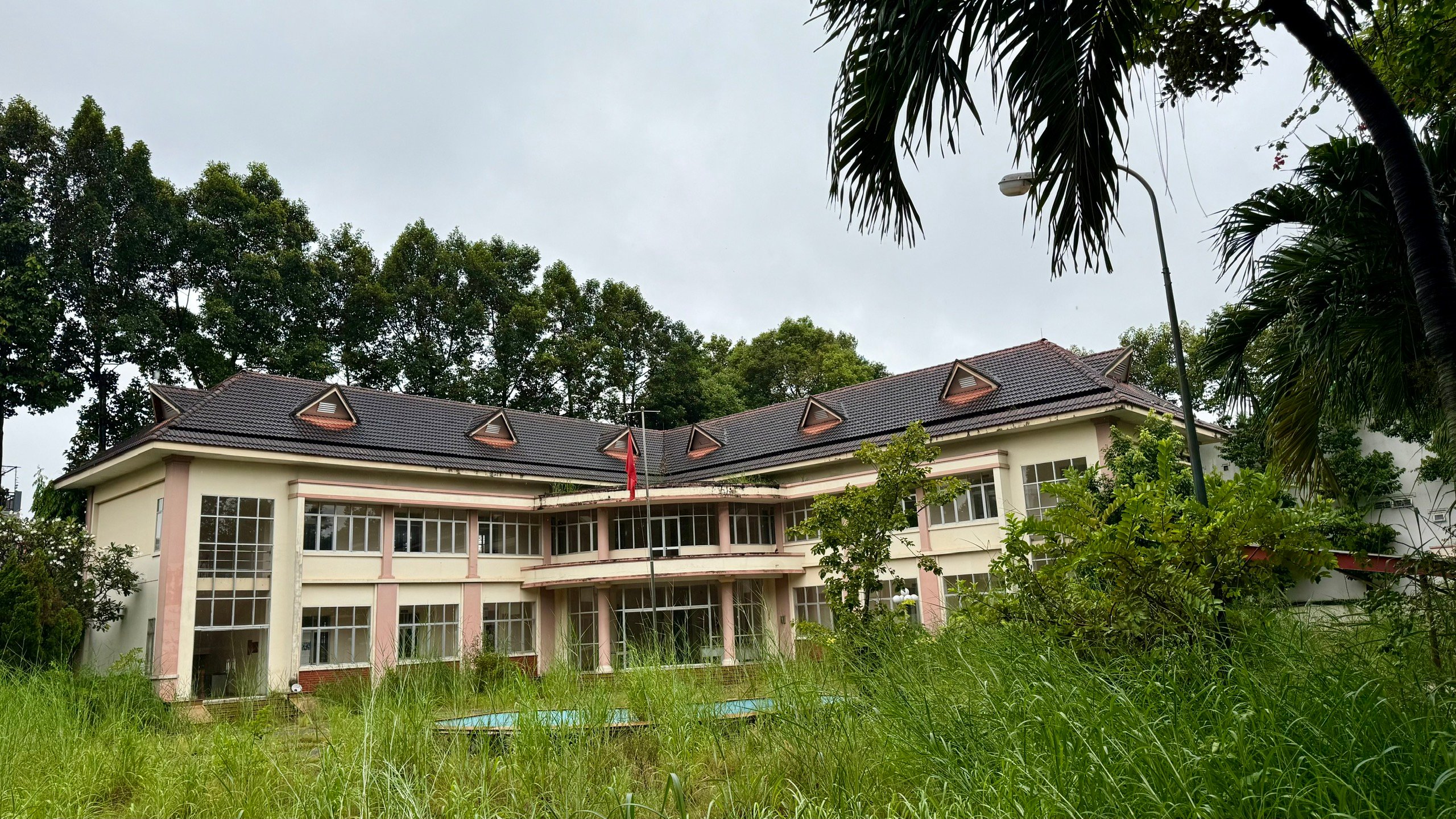TP.HCM: Phường Phú Lợi kiến nghị chuyển đổi 2 trụ sở cơ quan cũ làm trường học - Ảnh 1.