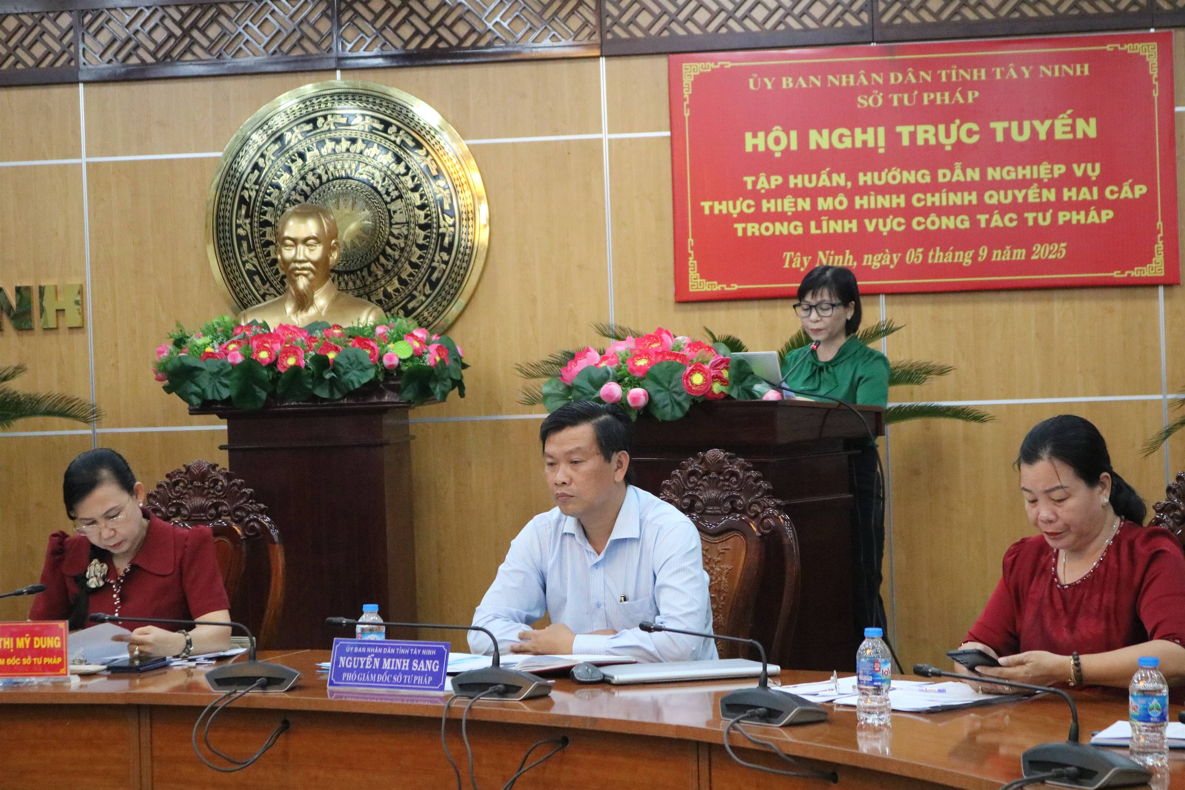 អង់គ្លេស៖ ព័ត៌មាន