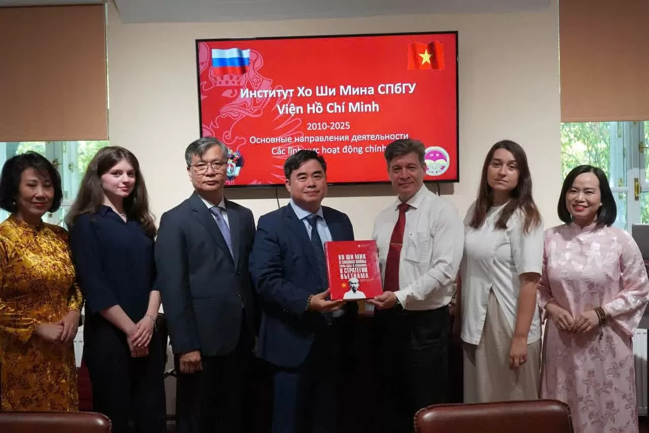 Tư tưởng Hồ Chí Minh trong phát triển ngoại giao Việt Nam