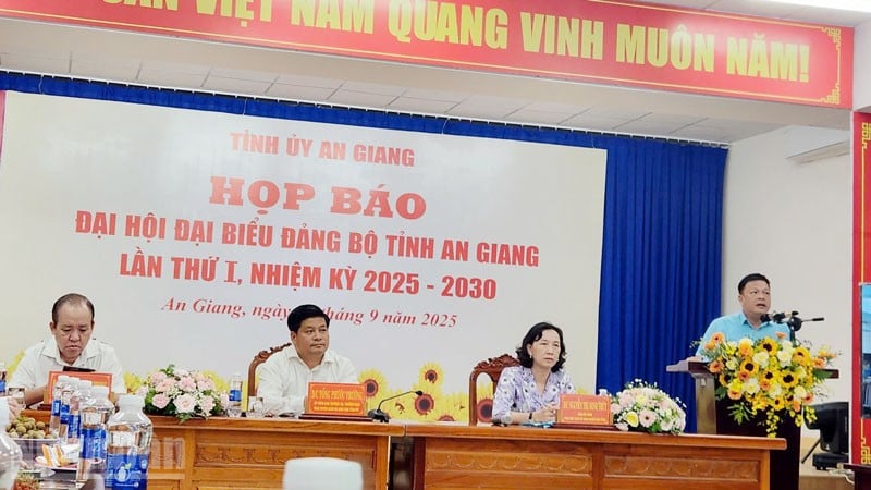 ទិដ្ឋភាពនៃសន្និសីទសារព័ត៌មាន។