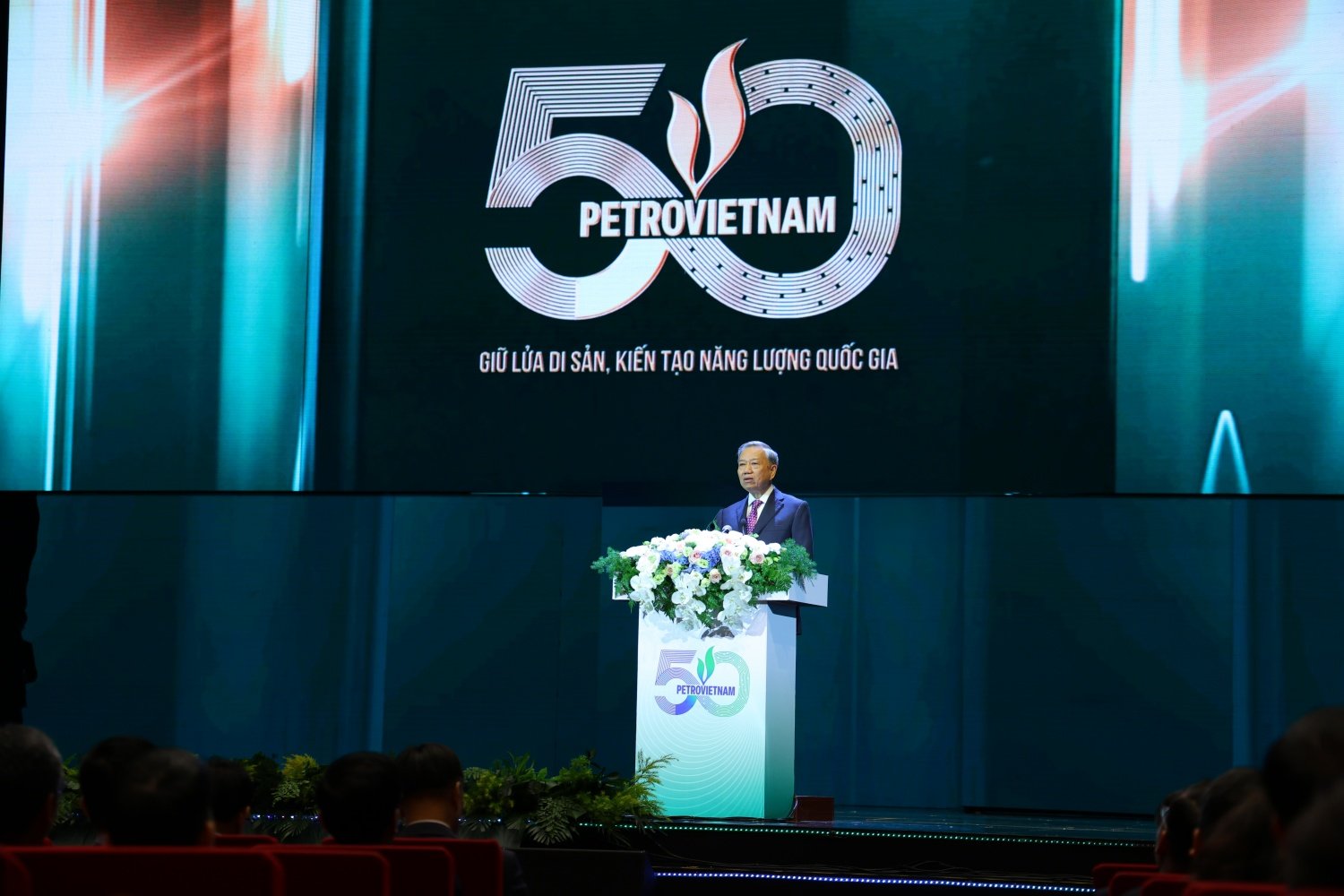 អគ្គលេខាធិកា To Lam រំពឹងថា Petrovietnam នឹងក្លាយជា 