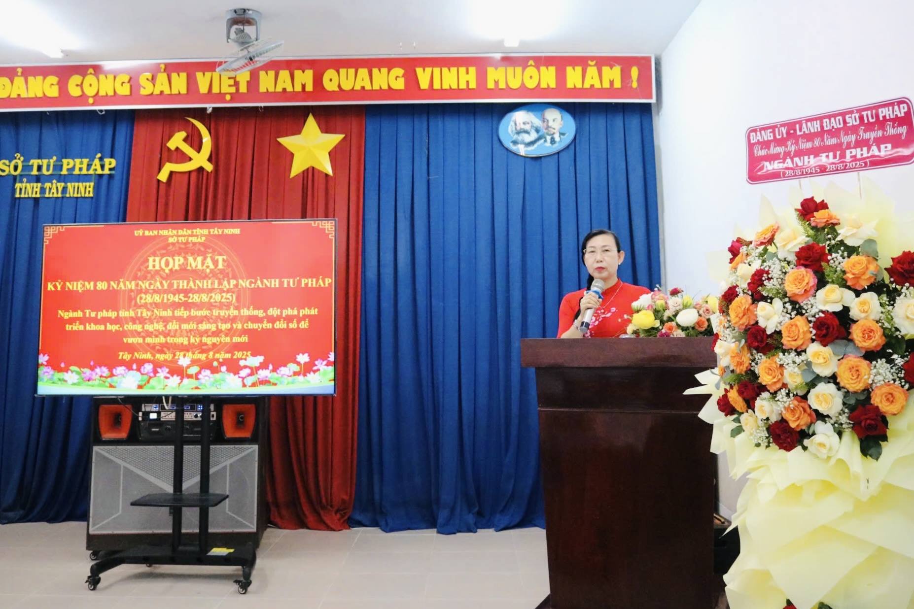 អង់គ្លេស៖ ព័ត៌មាន