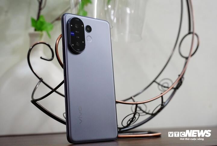 vivo V60 5G មានការរចនារូបរាង 