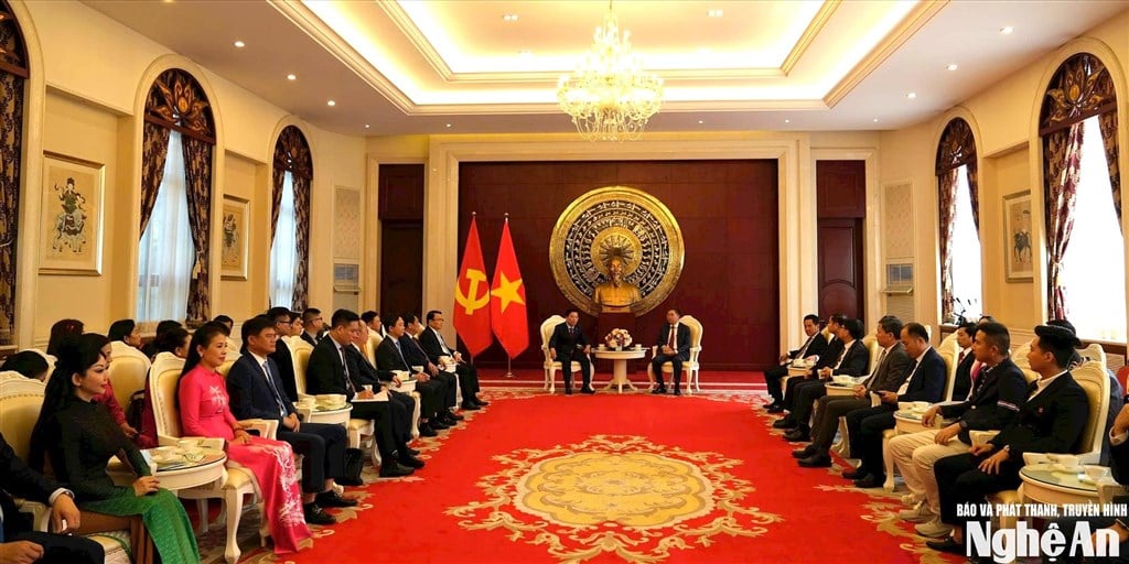 អង់គ្លេស៖ ព័ត៌មាន