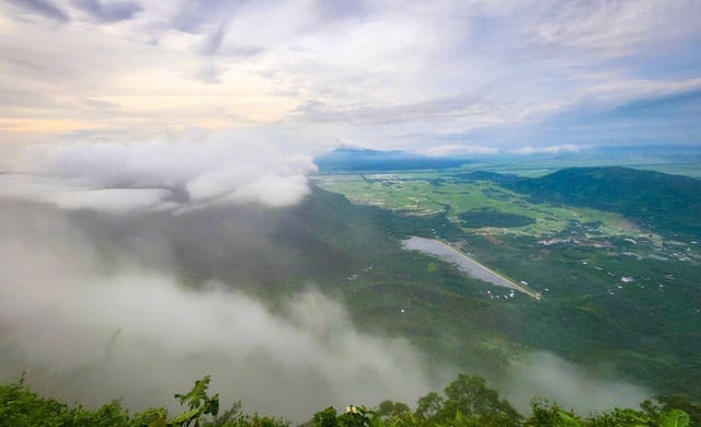 Săn mây tại Núi Cấm An Giang - trải nghiệm kỳ diệu trên nóc nhà miền Tây - Ảnh 2.