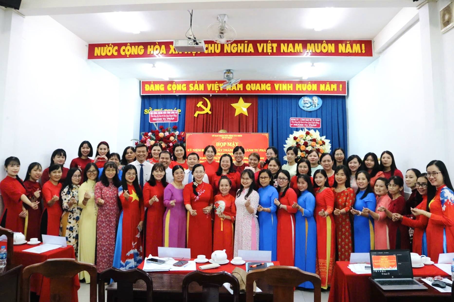 អង់គ្លេស៖ ព័ត៌មាន