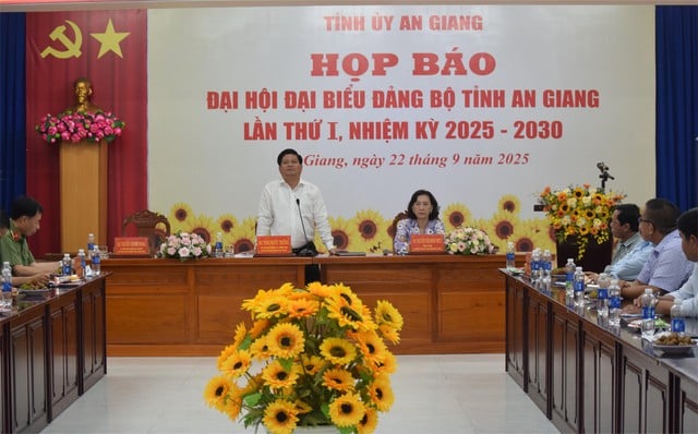 66 người được chỉ định tham gia Ban Chấp hành Đảng bộ tỉnh An Giang lần 1- Ảnh 1.