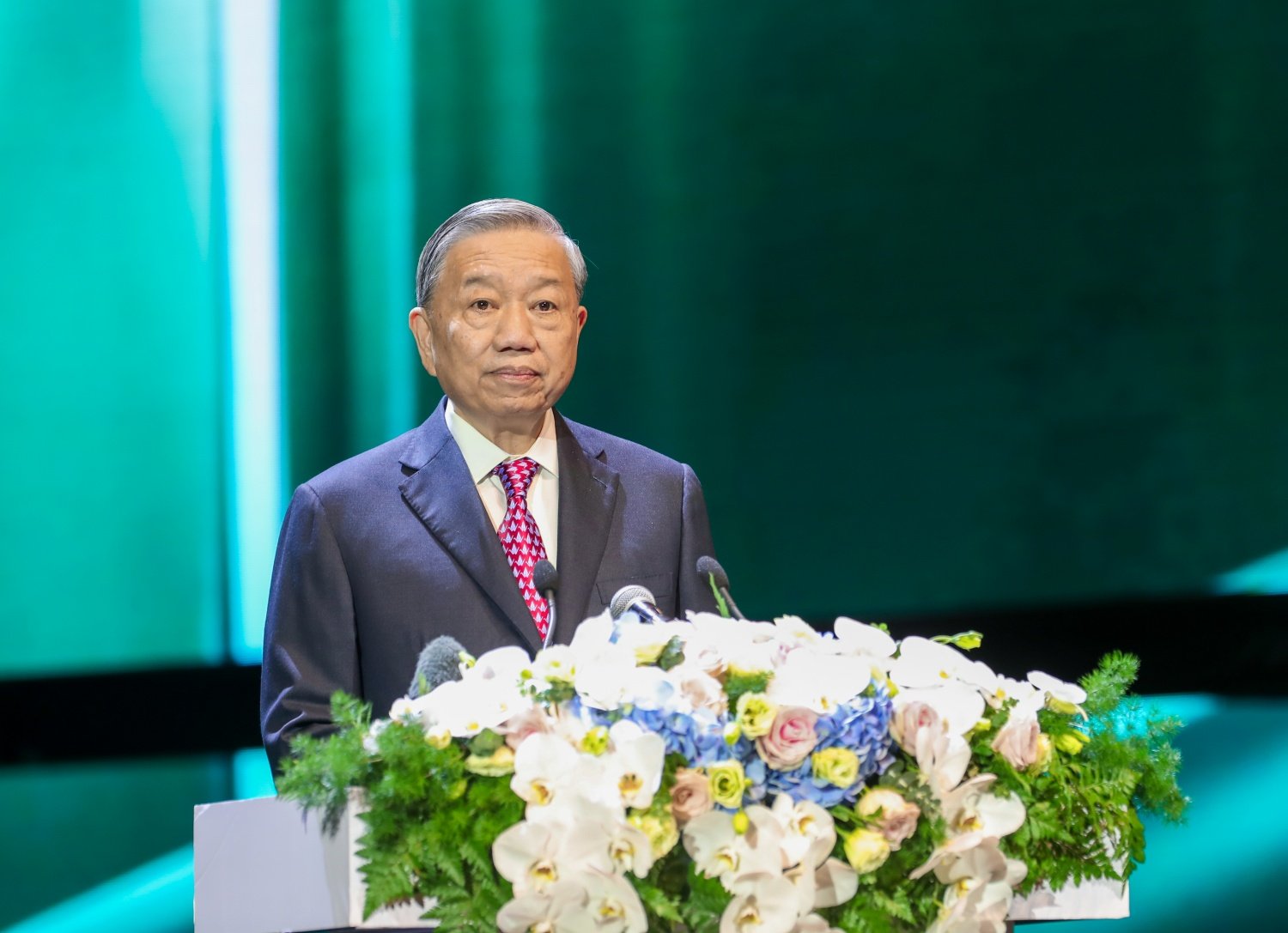 អគ្គលេខាធិកា To Lam រំពឹងថា Petrovietnam នឹងក្លាយជា 