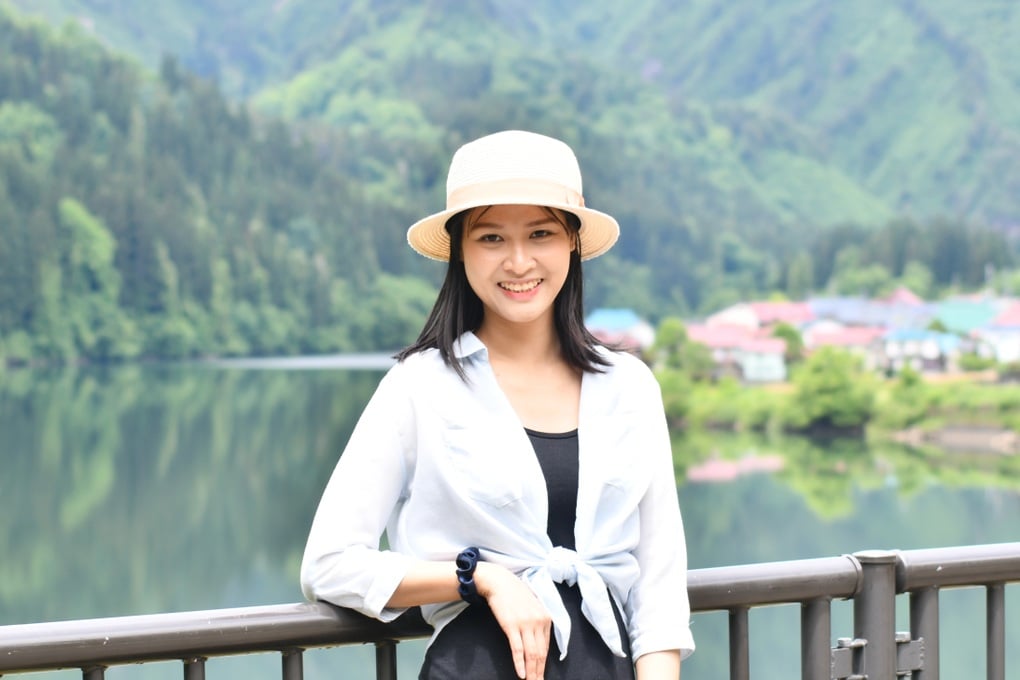 Tiến sĩ tâm lý nói về động tác “kéo rèm” trong vụ cô giáo bị quật ngã - 1