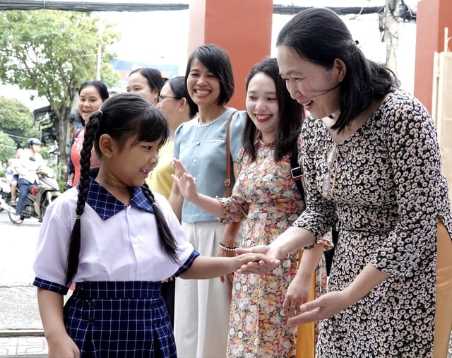 សេចក្តីថ្លៃថ្នូរក្នុងការអប់រំ៖ ប្រភពនៃទំនៀមទម្លាប់គោរពគ្រូ - រូបថត ១.
