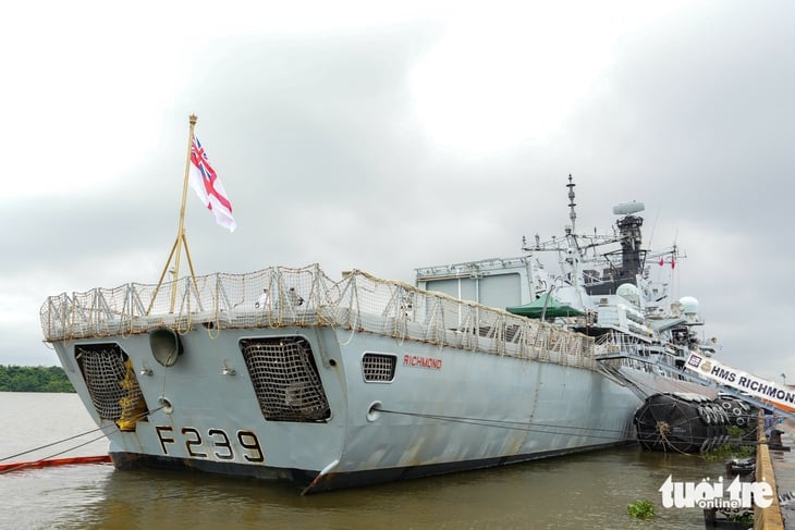 Tàu Hải quân Anh HMS Richmond trở lại TP.HCM sau 4 năm - Ảnh 5.