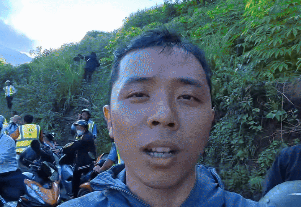 Mù Cang Chải chật kín khách du lịch, nửa đêm có người vẫn vật vã tìm phòng - 2
