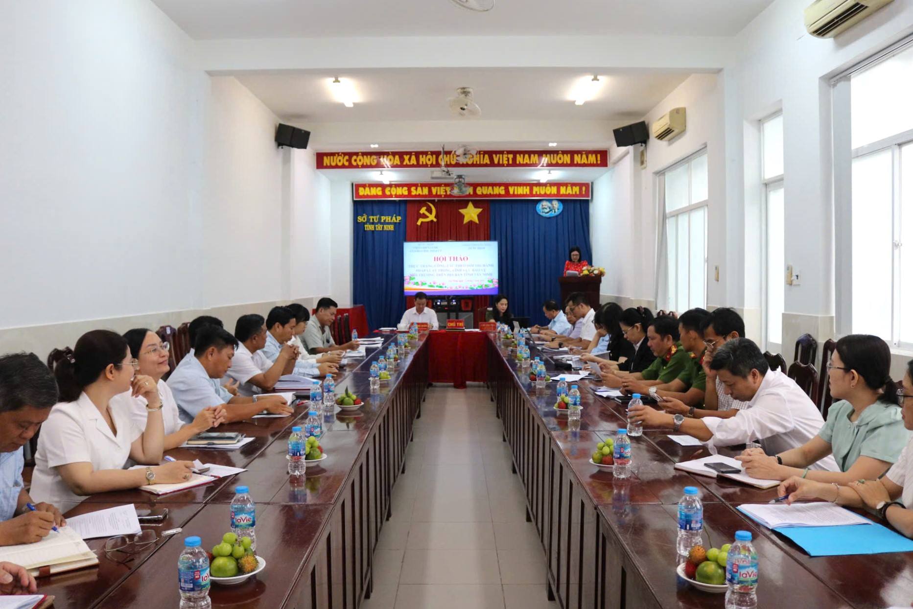 អង់គ្លេស៖ ព័ត៌មាន