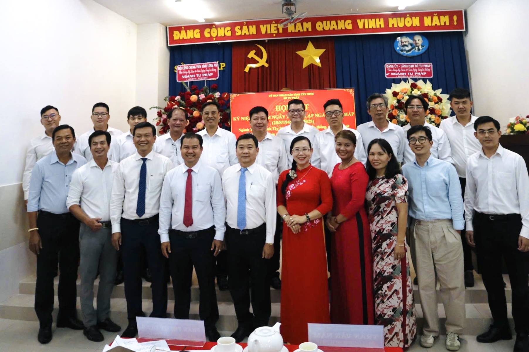 អង់គ្លេស៖ ព័ត៌មាន