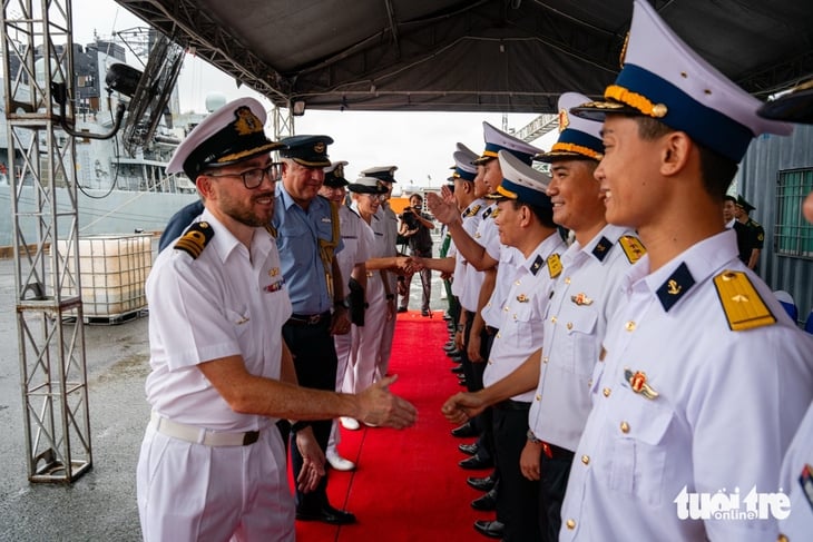Tàu Hải quân Anh HMS Richmond trở lại TP.HCM sau 4 năm - Ảnh 3.
