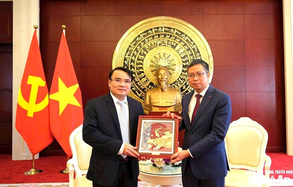អង់គ្លេស៖ ព័ត៌មាន