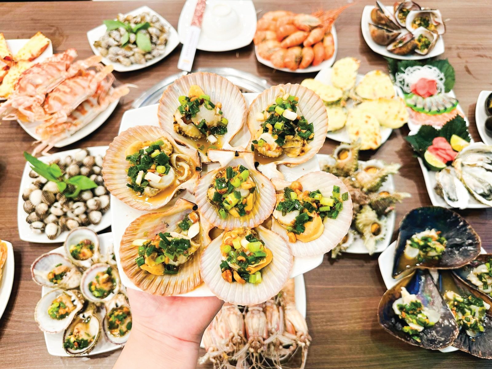 170423-5-loai-so-nuong-mo-hanh-ngon-nhat-buffet-poseidon-03.jpg