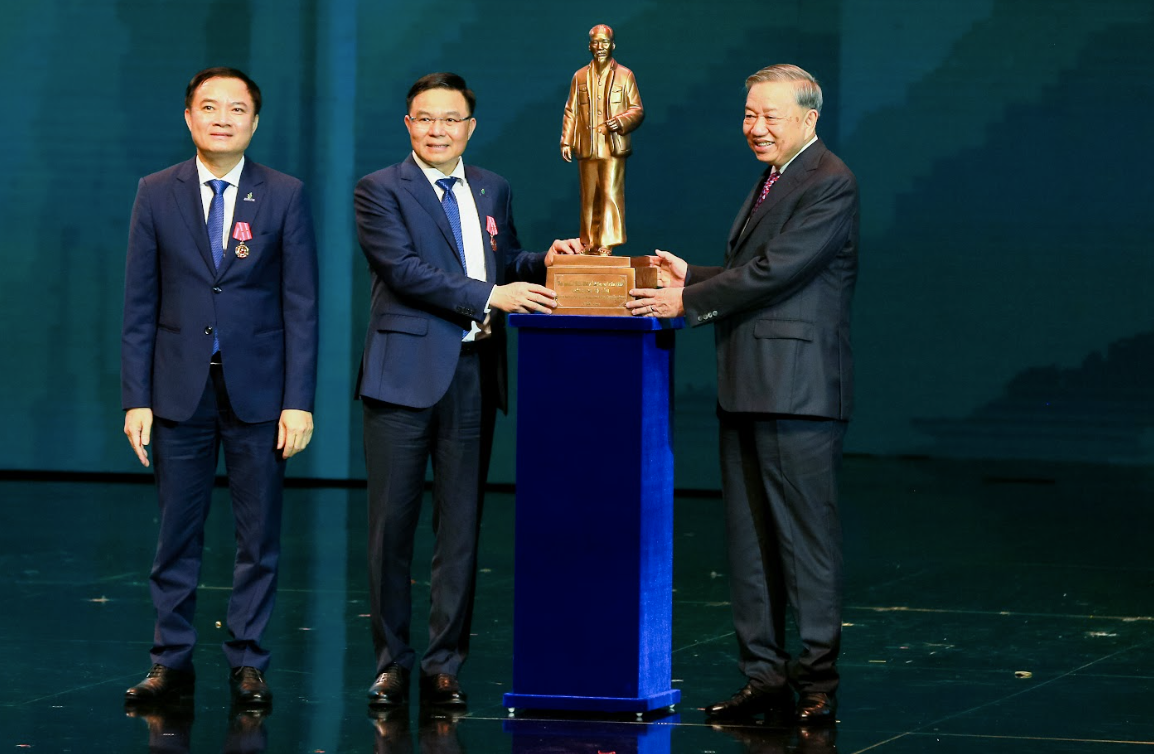 អគ្គលេខាធិកា To Lam រំពឹងថា Petrovietnam នឹងក្លាយជា 
