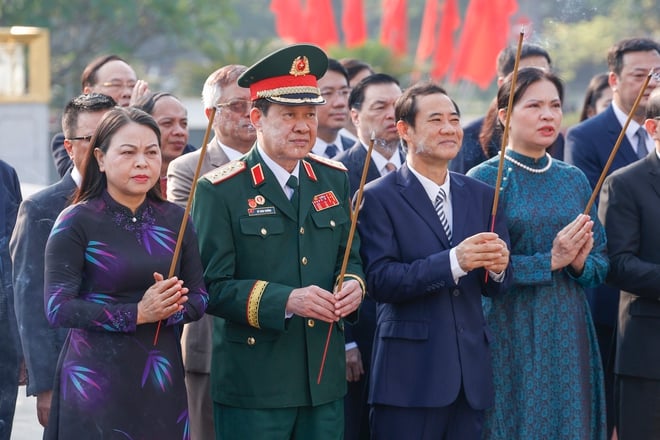 Đại biểu Đảng bộ MTTQ, các đoàn thể T.Ư vào Lăng viếng Chủ tịch Hồ Chí Minh- Ảnh 7.