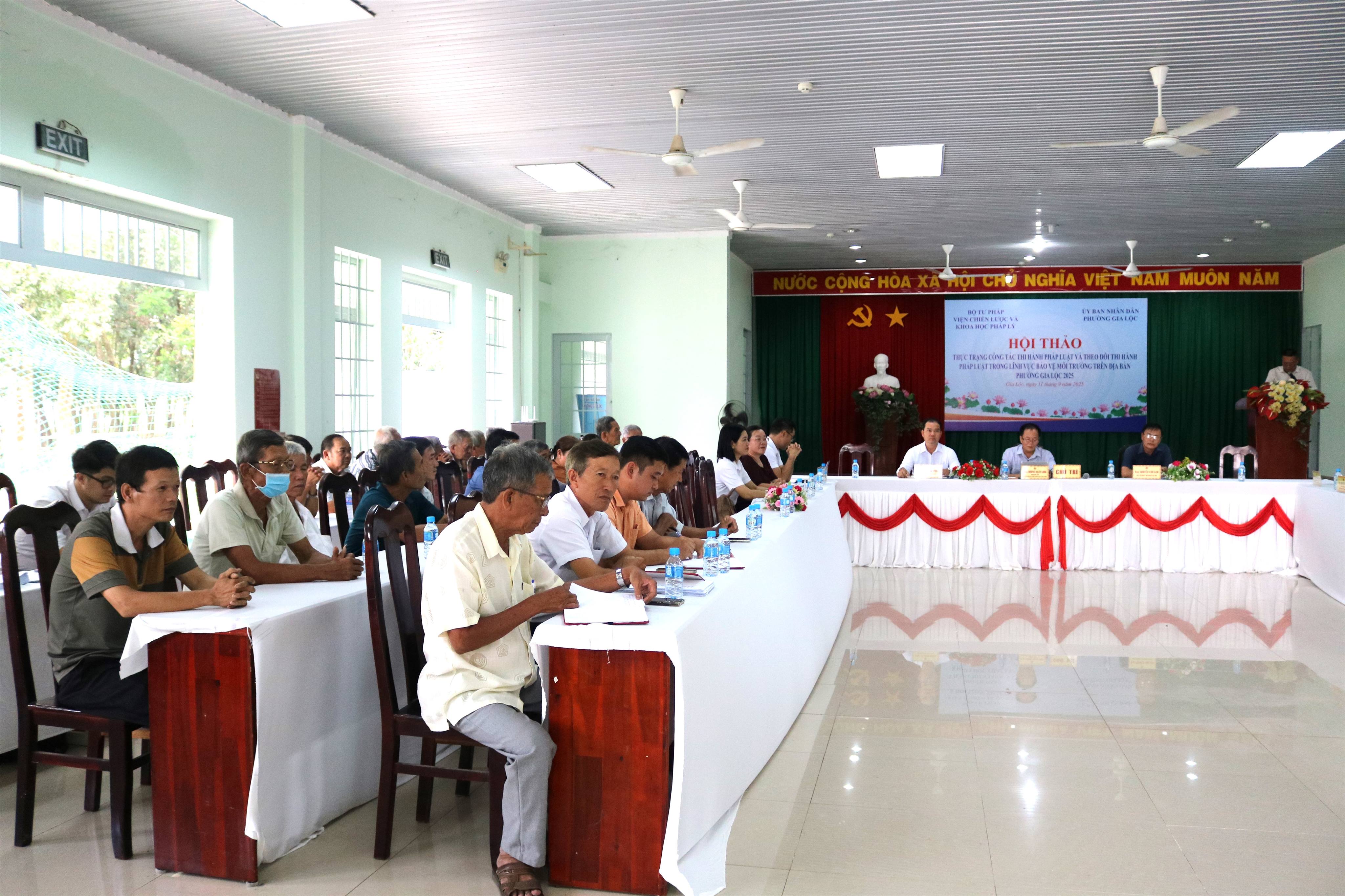 អង់គ្លេស៖ ព័ត៌មាន