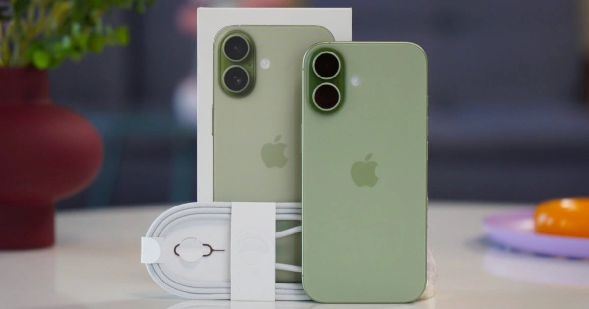 Trao iPhone 17 cho người đàn ông báo công an vì tưởng bị lừa trúng thưởng