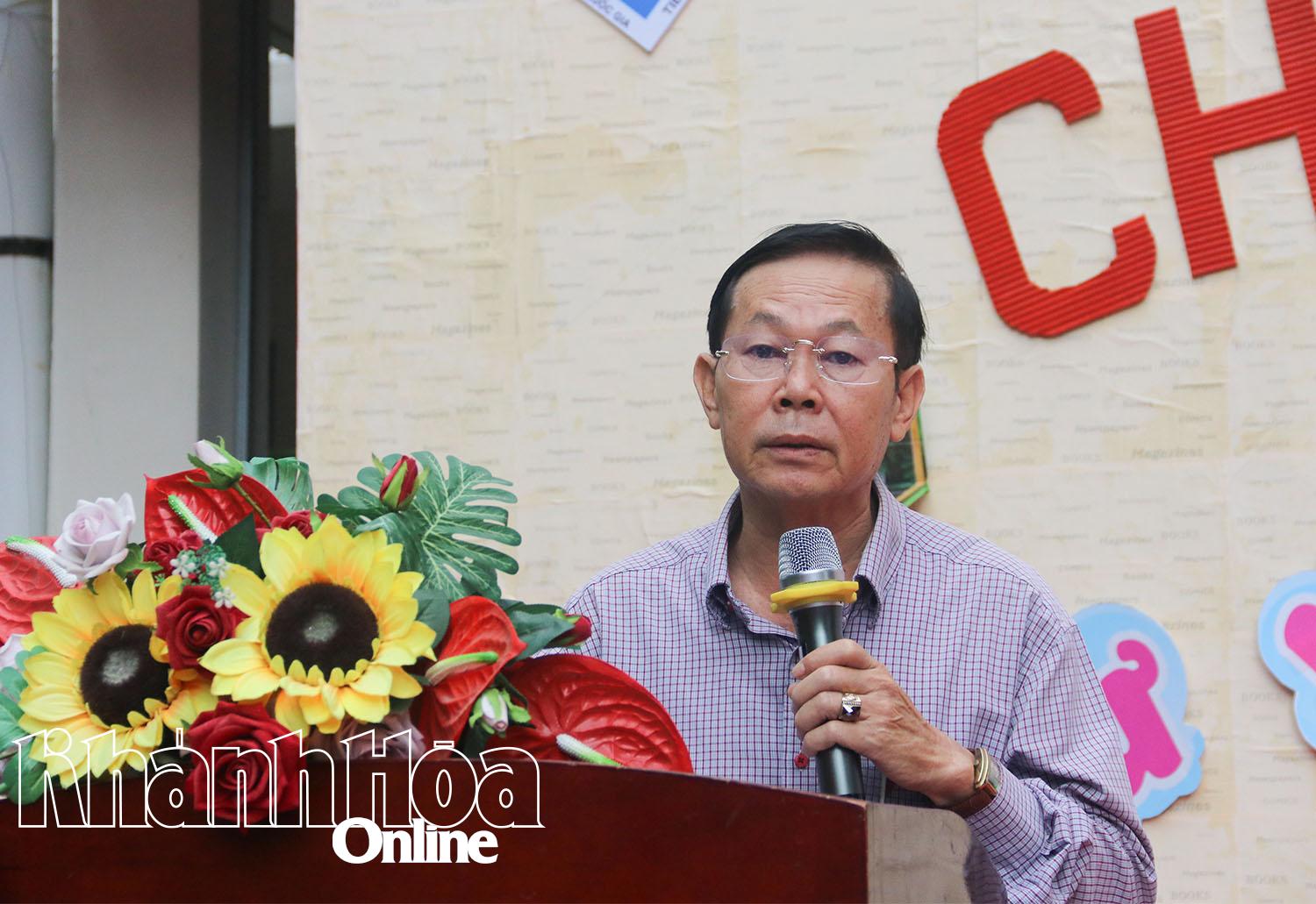 Úvodní projev programu pronesl pan Dinh Xuan Huong, ředitel provinční knihovny Khanh Hoa.