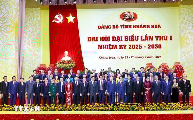 ttxvn-chu-tich-quoc-hoi-dang-bo-tinh-khanh-hoa-16.jpg