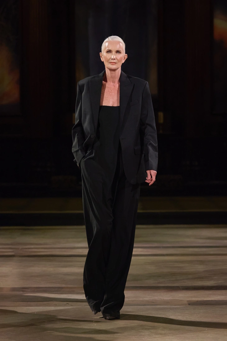 Nhà thiết kế Trần Hùng trình làng bộ sưu tập thứ 14 tại London Fashion Week - Ảnh 18.