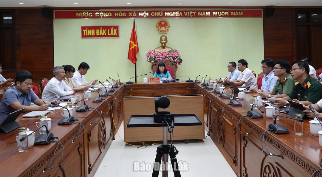 ບັນດາ​ຜູ້​ແທນ​ເຂົ້າ​ຮ່ວມ​ກອງ​ປະຊຸມ​ຢູ່​ຈຸດ​ຂົວ ດັກ​ລັກ