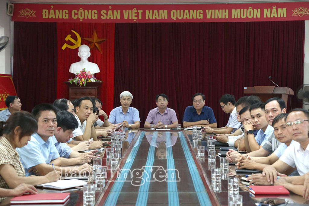 ប្រតិភូចូលរួមសិក្ខាសាលានៅចំនុចស្ពាន Hung Yen។