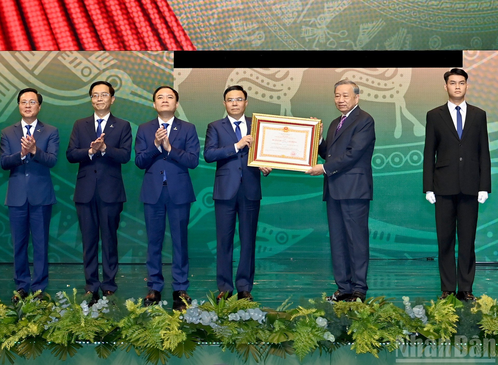 ndo_br_a4-bnd-7544.jpg