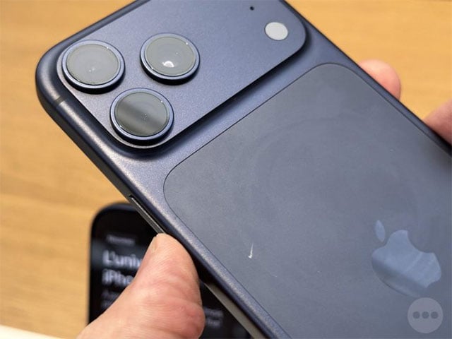 Vừa mở bán, iPhone 17 đã bị tố dễ trầy xước- Ảnh 1.
