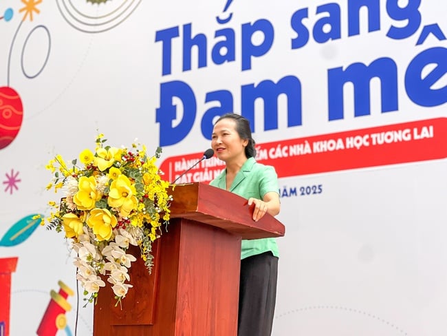 Thắp sáng đam mê: Khích lệ niềm yêu thích khoa học của các em học sinh - Ảnh 1.