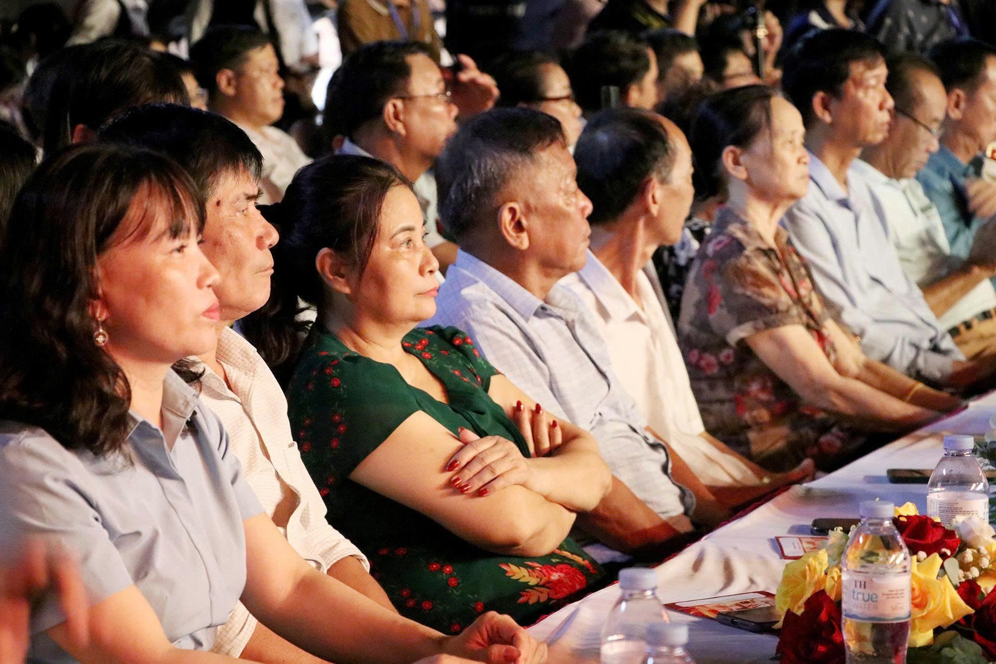 អង់គ្លេស៖ ព័ត៌មាន