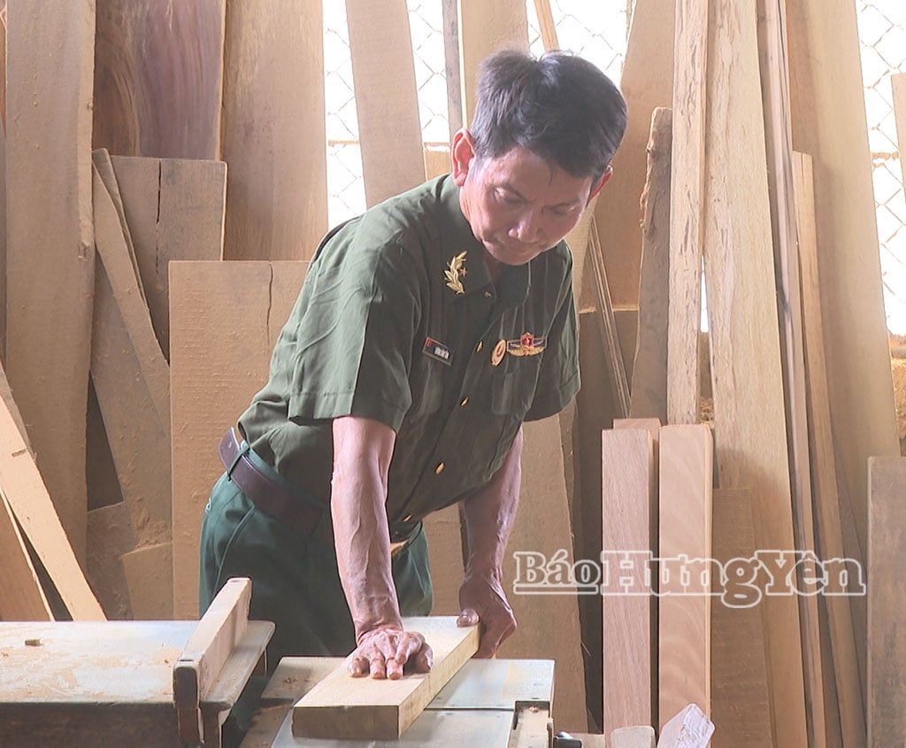 ជើងចាស់ Luong Van Tam ។