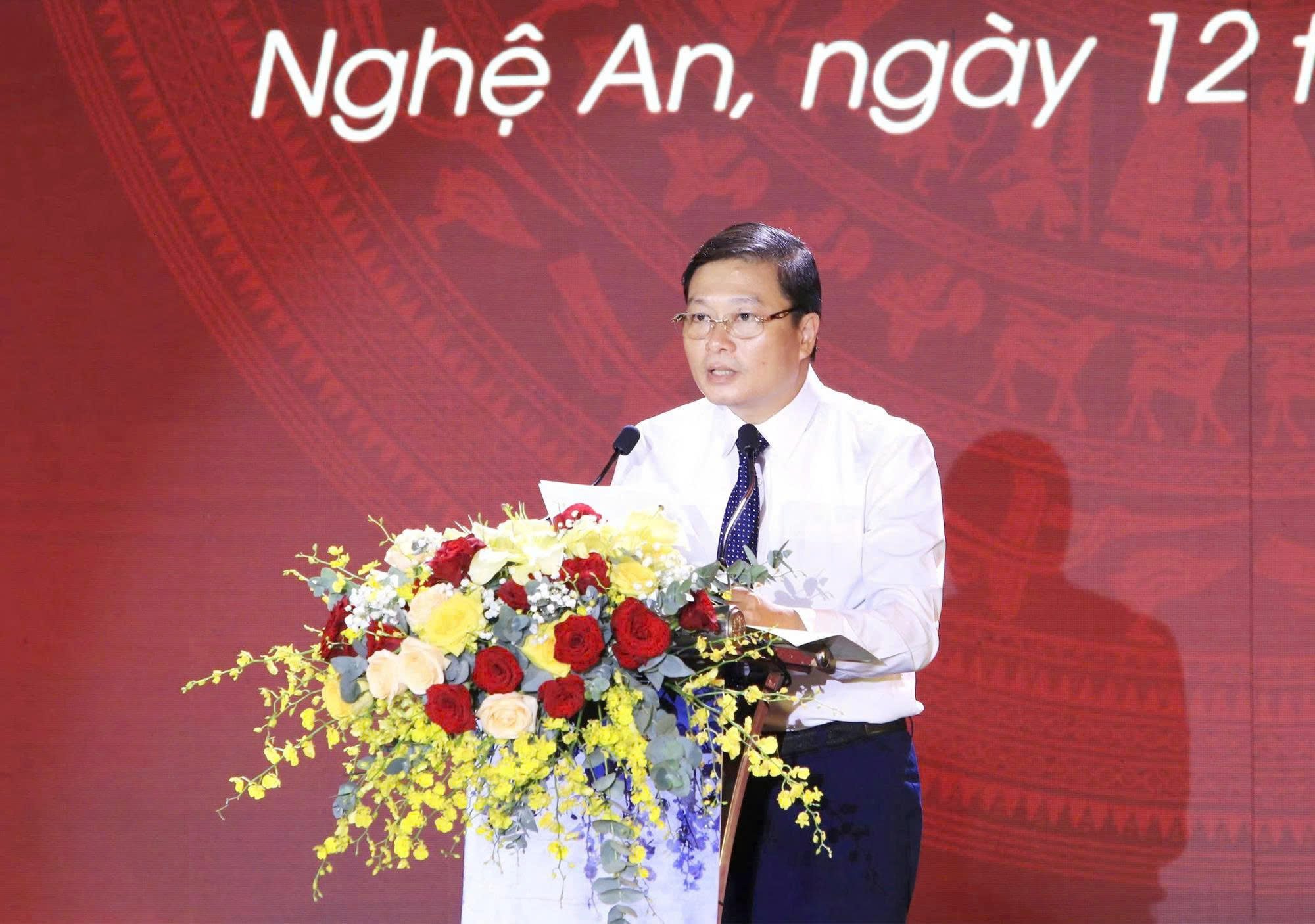 អង់គ្លេស៖ ព័ត៌មាន